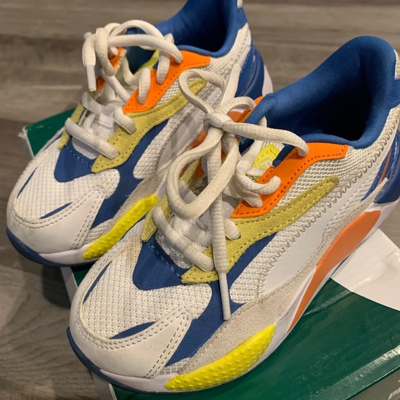 Kids size 12 gently used puma sneakers - Picture 1 of 5